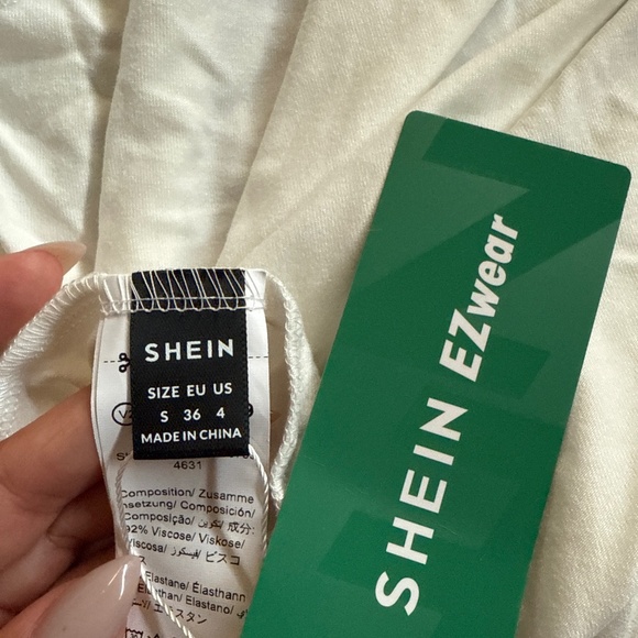 Backless high neck top - Picture 3 of 3